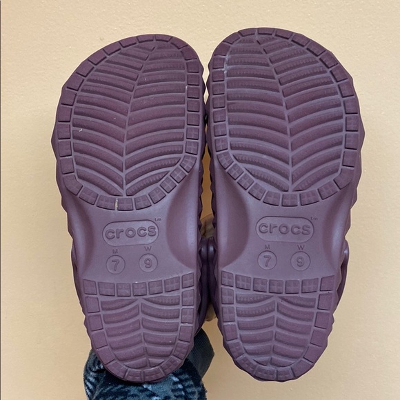 Crocs Tie Dye And Dark Cherry Geometric Fleece Lined Clogs Size 9 Bundle - Picture 11 of 15